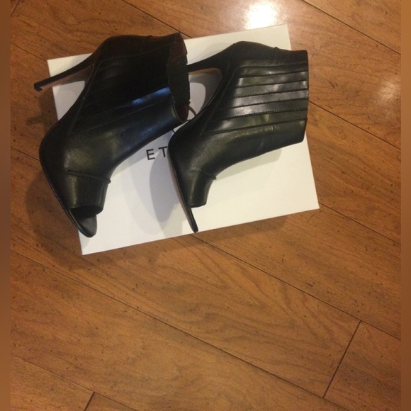 Brand New Black Leather women’s bootie - Picture 2 of 5